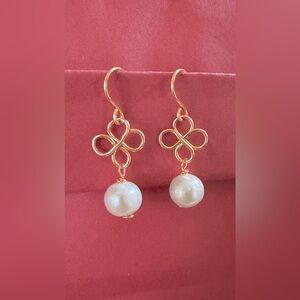 Elegant Gold and Pearl Earrings